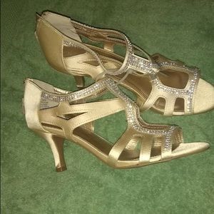 Gold hills zip in back